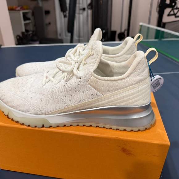 LOUIS VUITTON SNEAKERS NVR RUNNER MEN’S US 11.5 Excellent $1400 New 100% Auth
